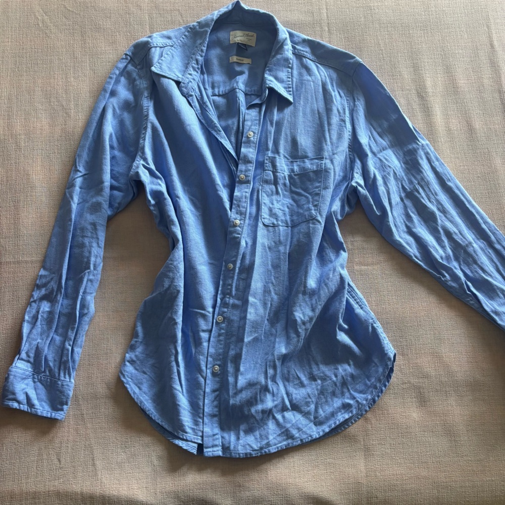 Universal Thread Blue Lightweight Button-Down Shirt